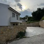Luxury Maisonette شقة *